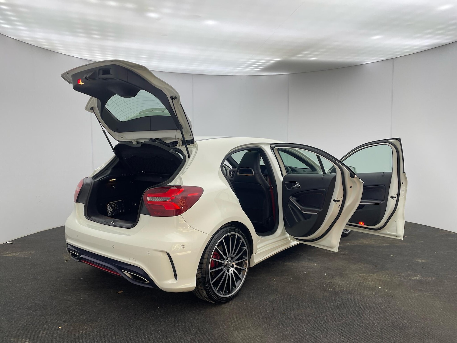 Used Mercedes-Benz A-Class 2016 for sale - 76765287: Photo 41