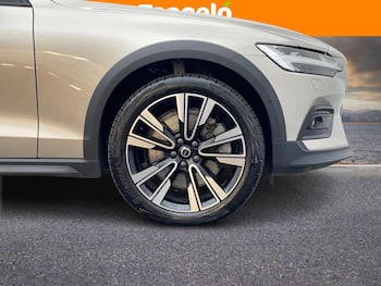 Used Volvo V60 2023 for sale - 79860268: Photo