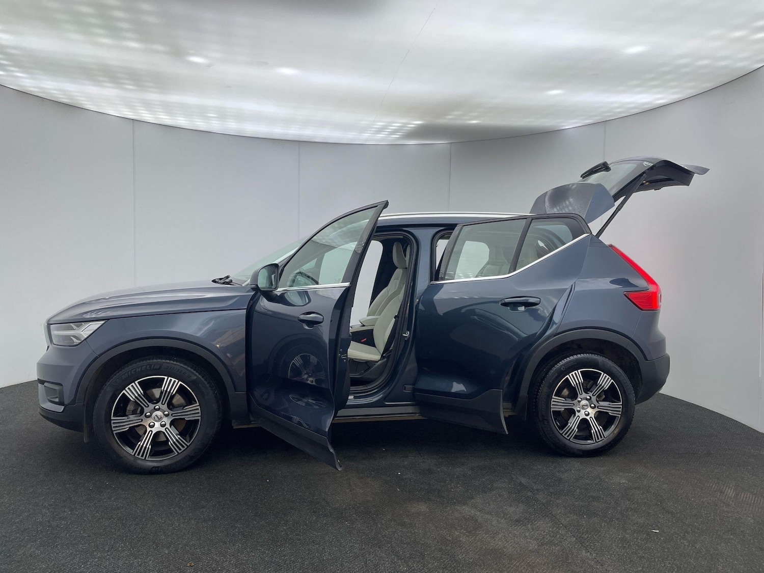 Used Volvo XC40 2021 for sale - 76499229: Photo 9