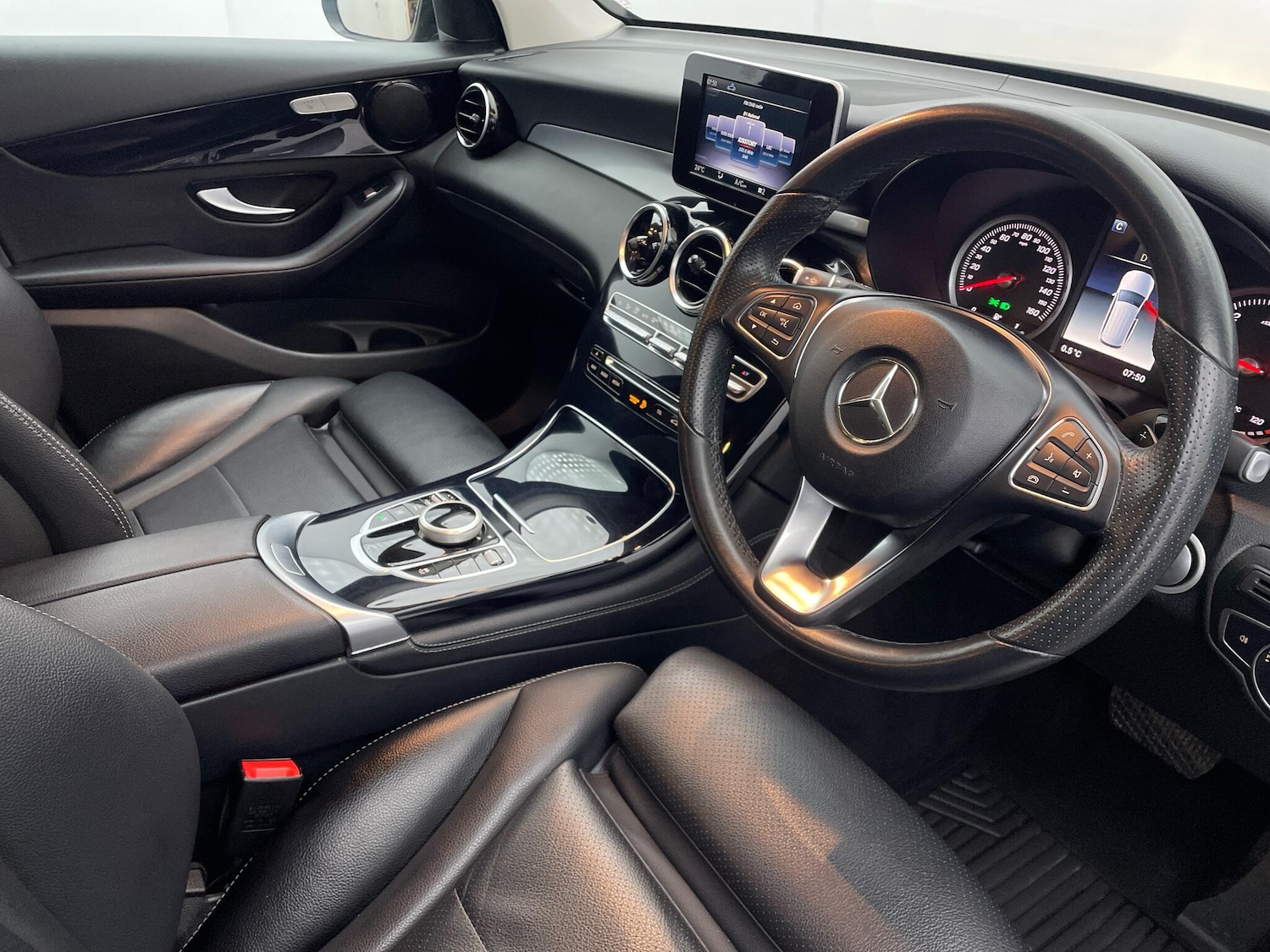 Used Mercedes-Benz GLC 2017 for sale - 76688880: Photo 5