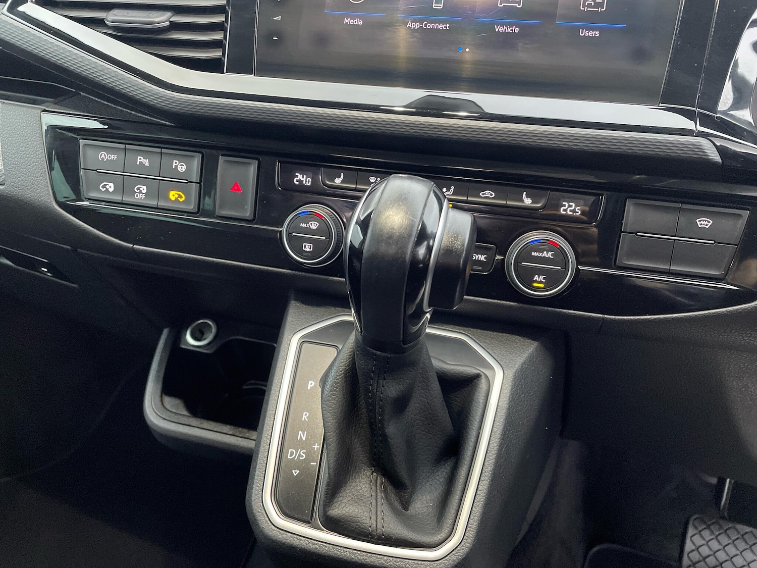 Used Volkswagen Caravelle 2020 for sale - 76457351: Photo 24