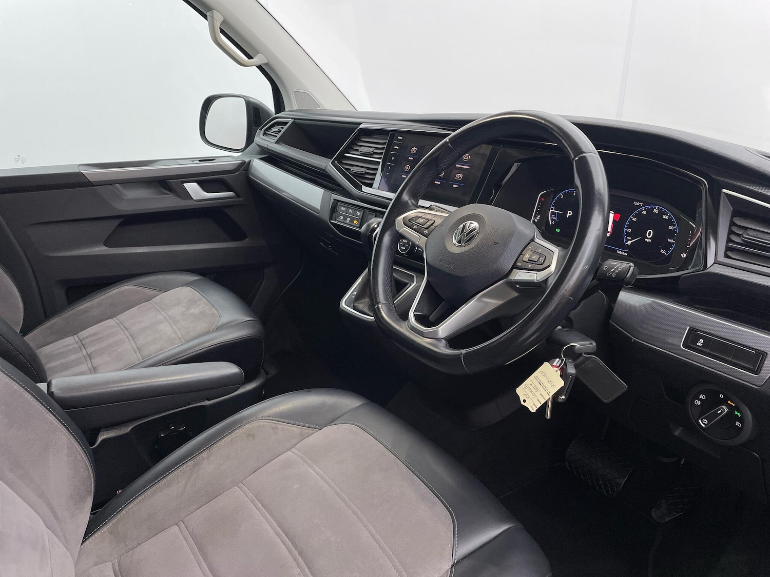 Used Volkswagen Caravelle 2020 for sale - 76457351: Photo 30