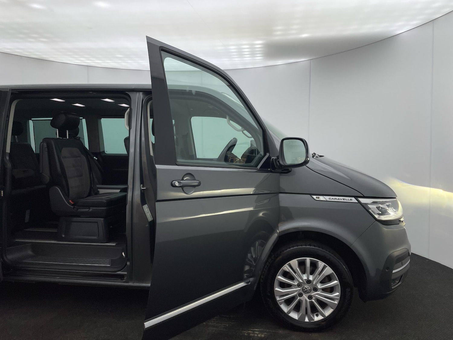 Used Volkswagen Caravelle 2020 for sale - 76457351: Photo 33