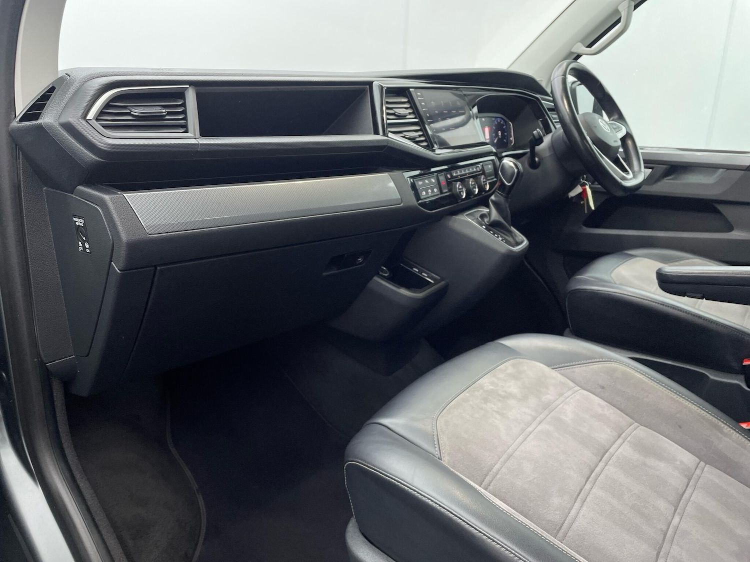 Used Volkswagen Caravelle 2020 for sale - 76457351: Photo 37