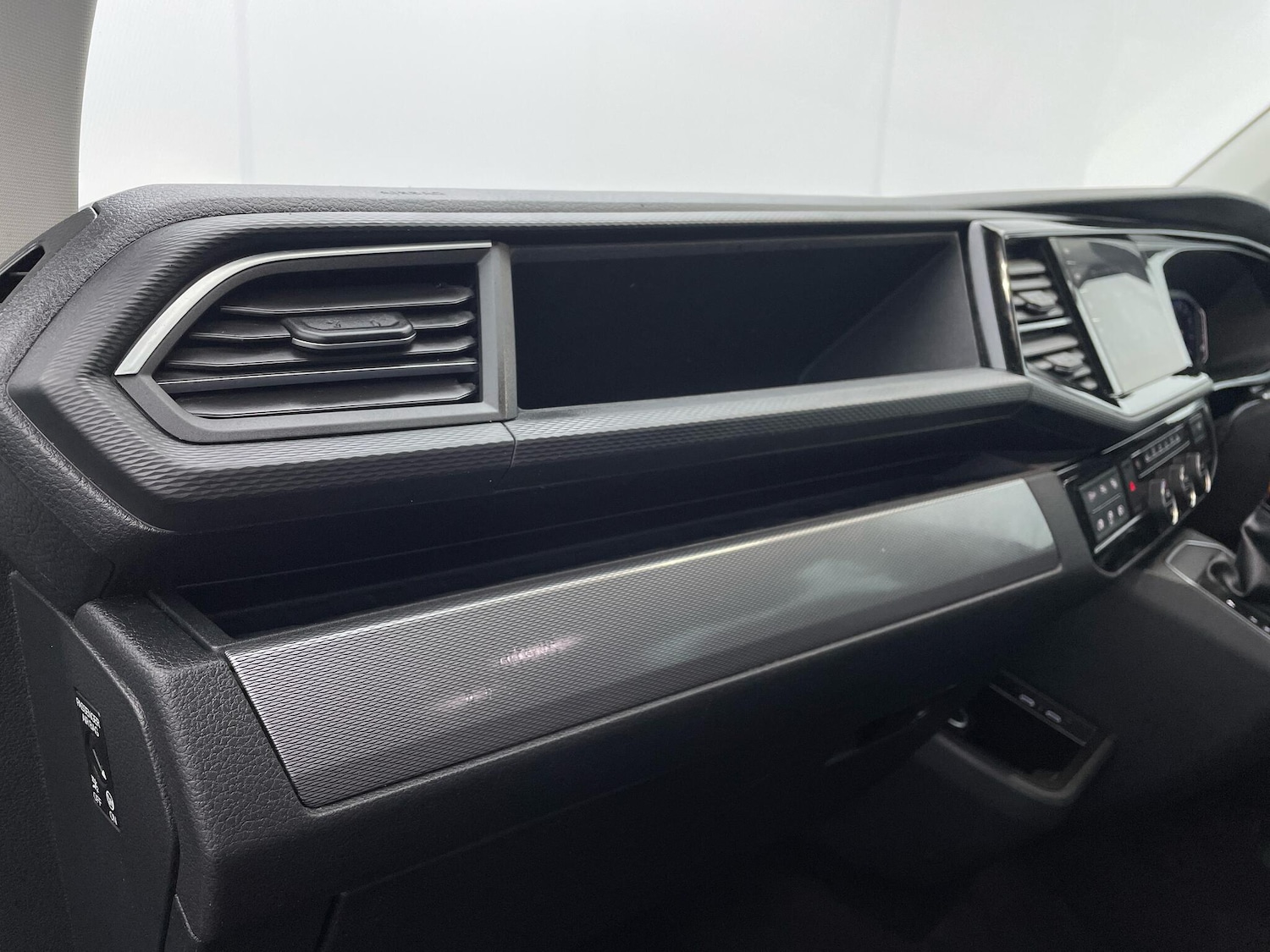 Used Volkswagen Caravelle 2020 for sale - 76457351: Photo 38