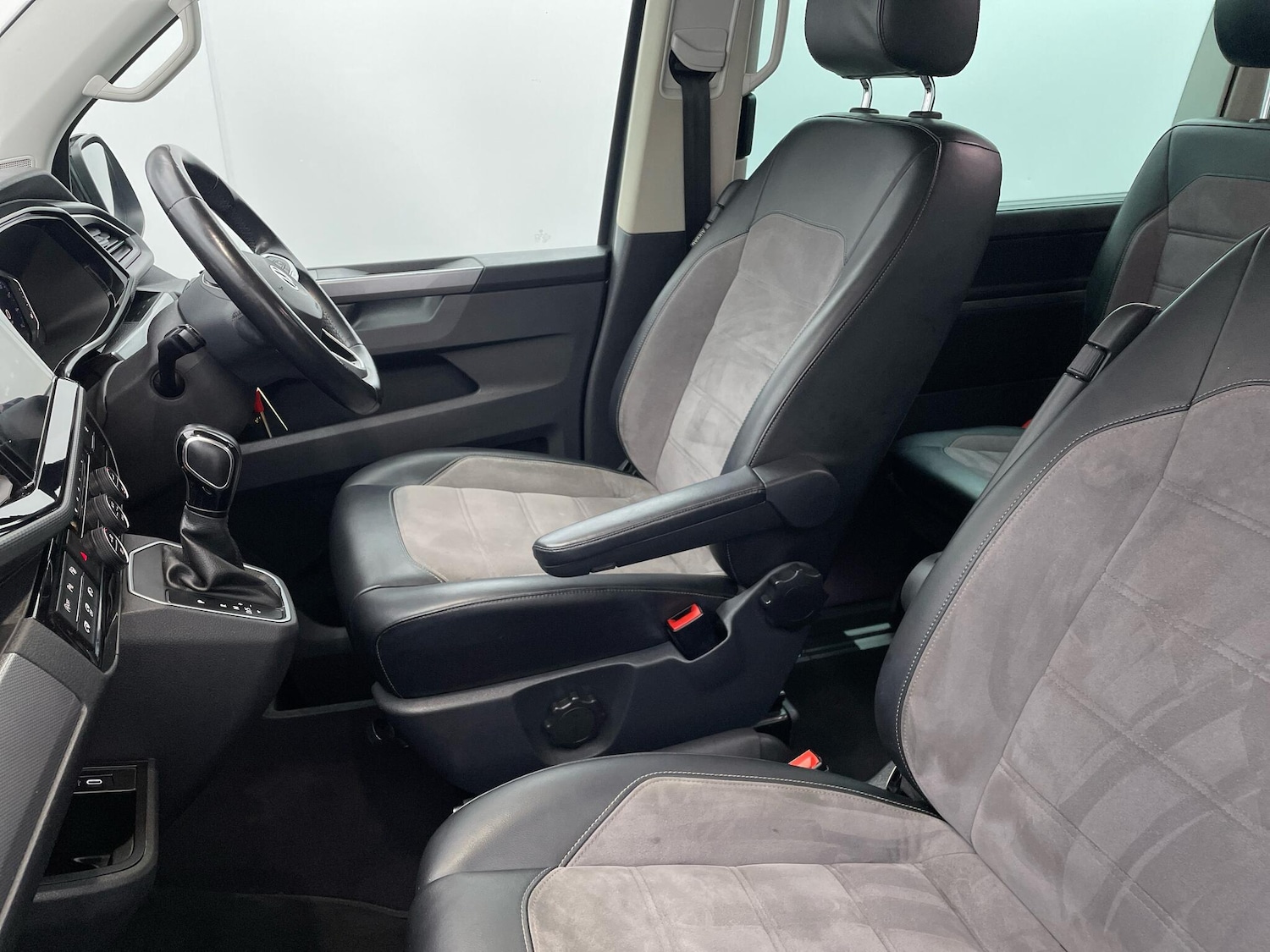 Used Volkswagen Caravelle 2020 for sale - 76457351: Photo 39