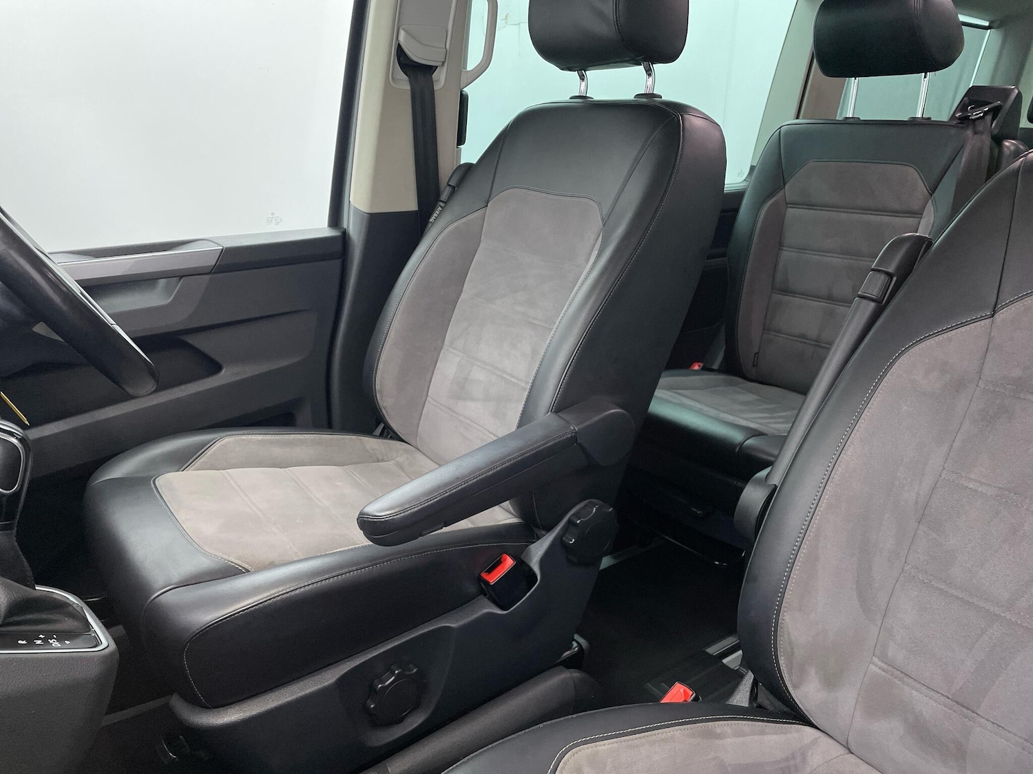 Used Volkswagen Caravelle 2020 for sale - 76457351: Photo 40