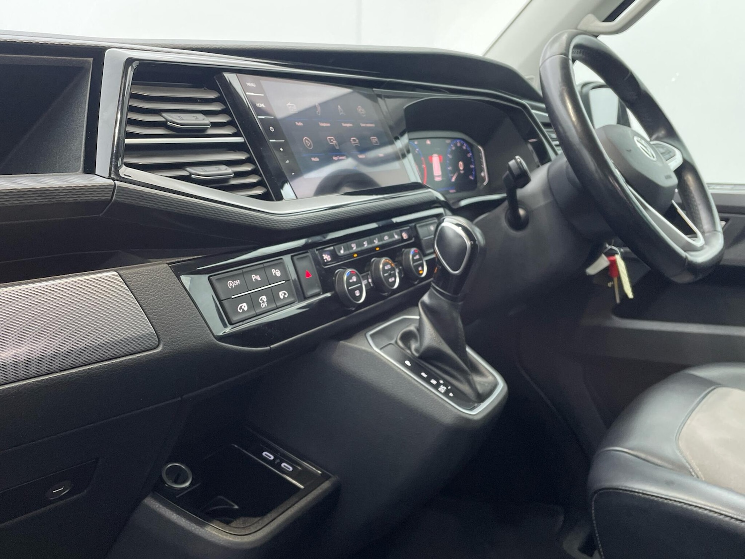 Used Volkswagen Caravelle 2020 for sale - 76457351: Photo 41