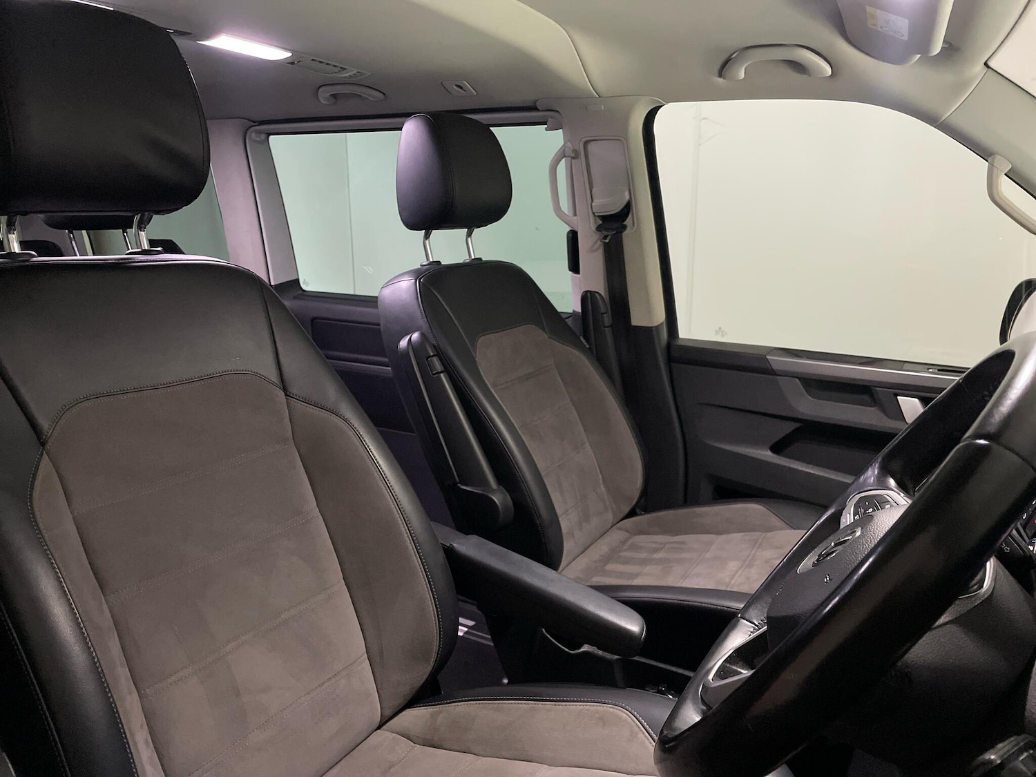 Used Volkswagen Caravelle 2020 for sale - 76457351: Photo 45