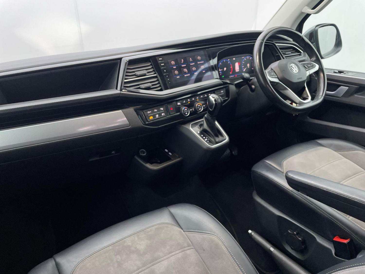 Used Volkswagen Caravelle 2020 for sale - 76457351: Photo 9