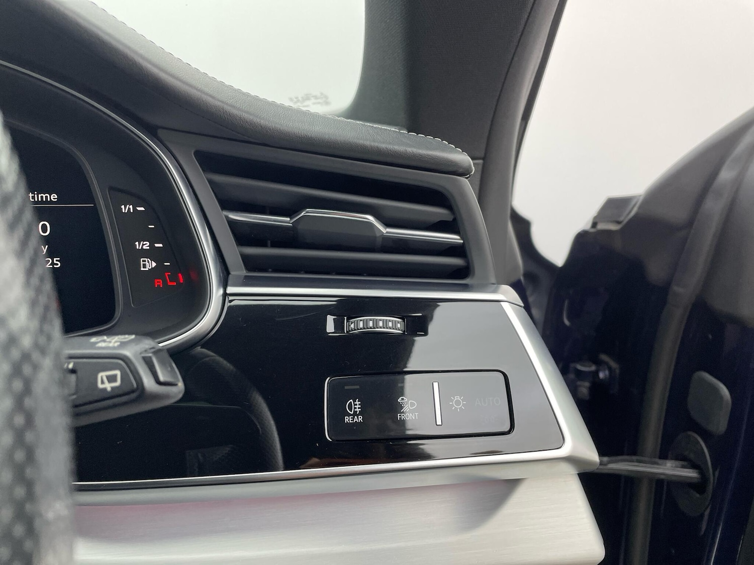 Used Audi SQ8 2020 for sale - 76765863: Photo 23