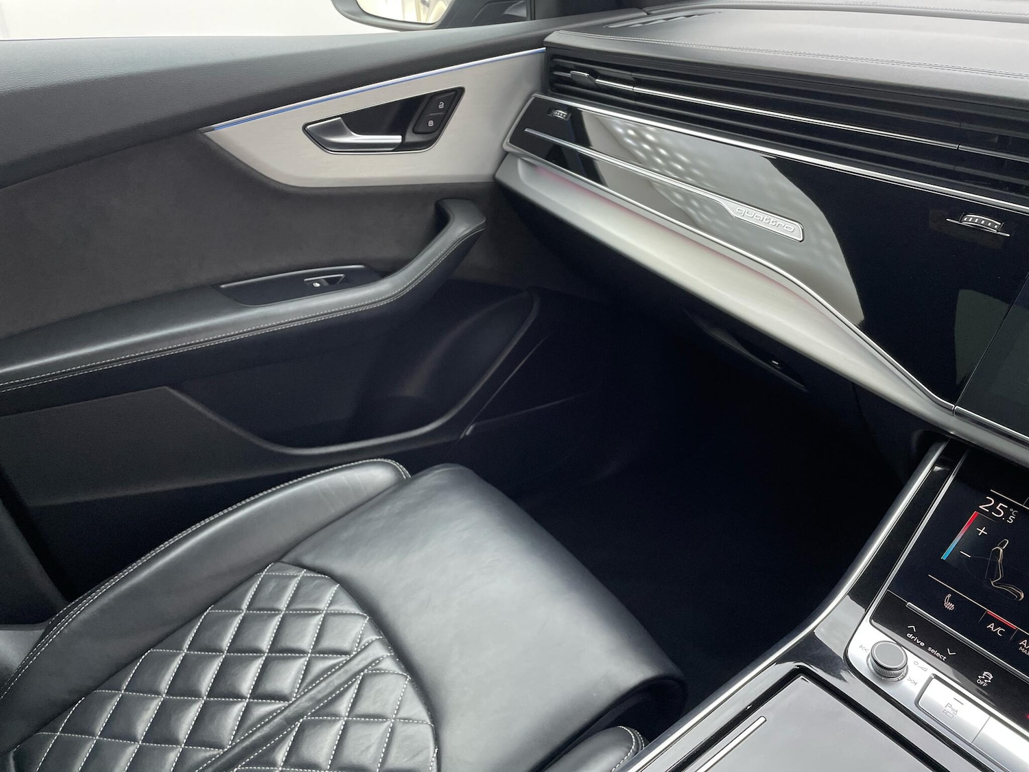 Used Audi SQ8 2020 for sale - 76765863: Photo 28