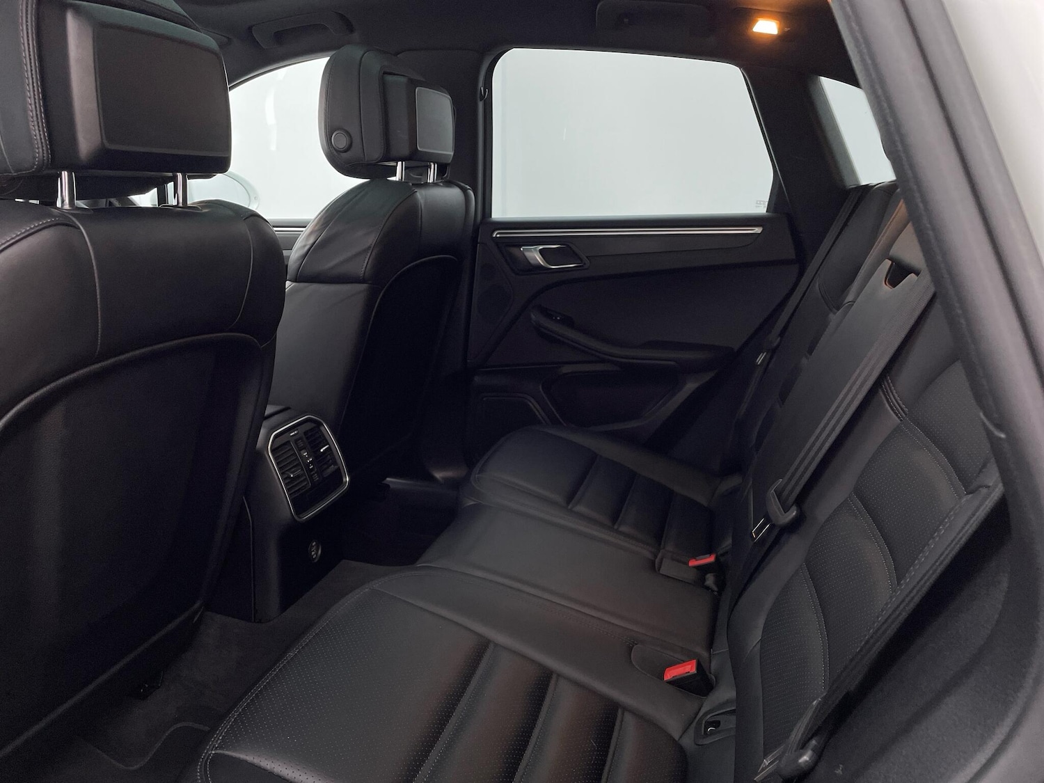 Used Porsche Macan 2018 for sale - 76612880: Photo 10