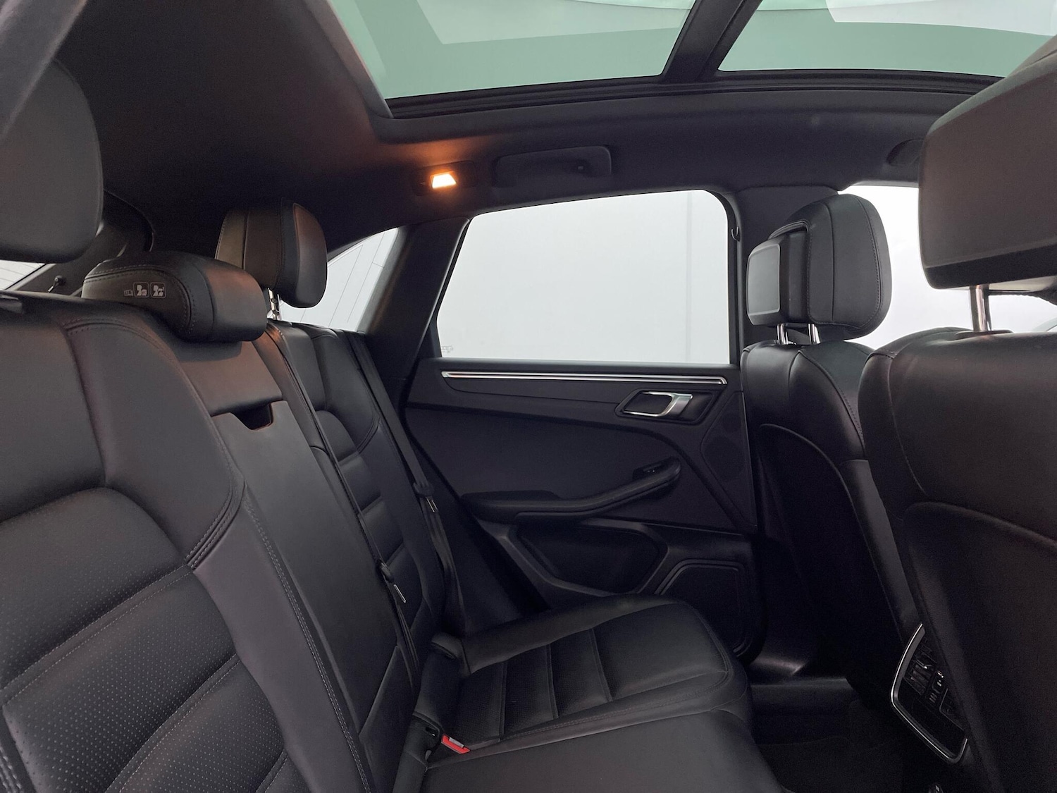 Used Porsche Macan 2018 for sale - 76612880: Photo 15