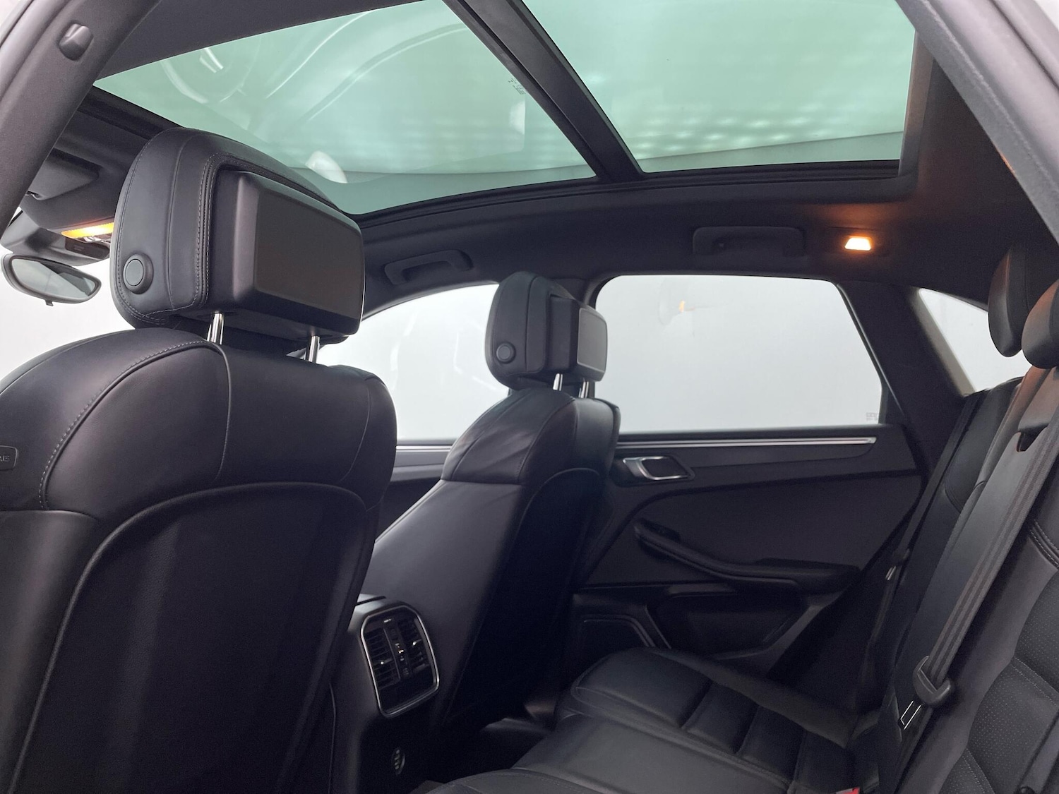 Used Porsche Macan 2018 for sale - 76612880: Photo 19