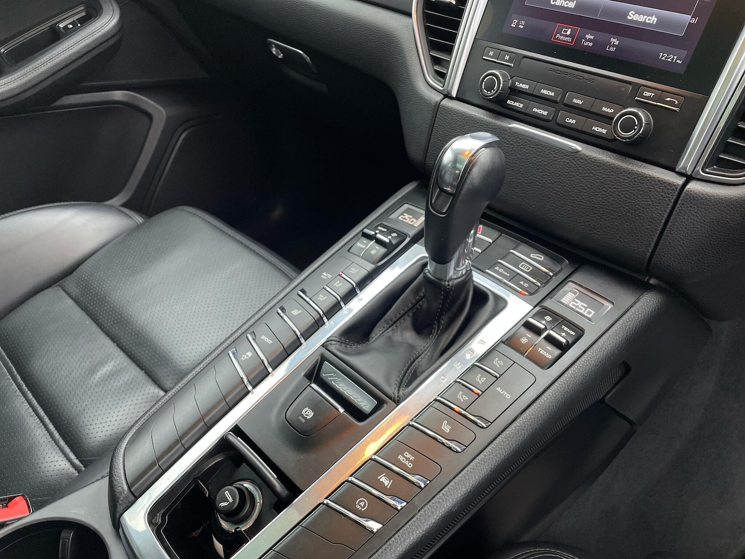 Used Porsche Macan 2018 for sale - 76612880: Photo 22