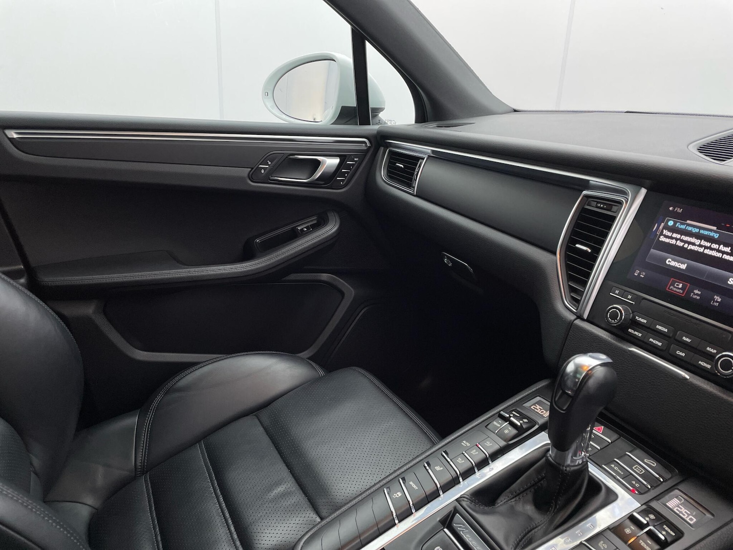 Used Porsche Macan 2018 for sale - 76612880: Photo 25