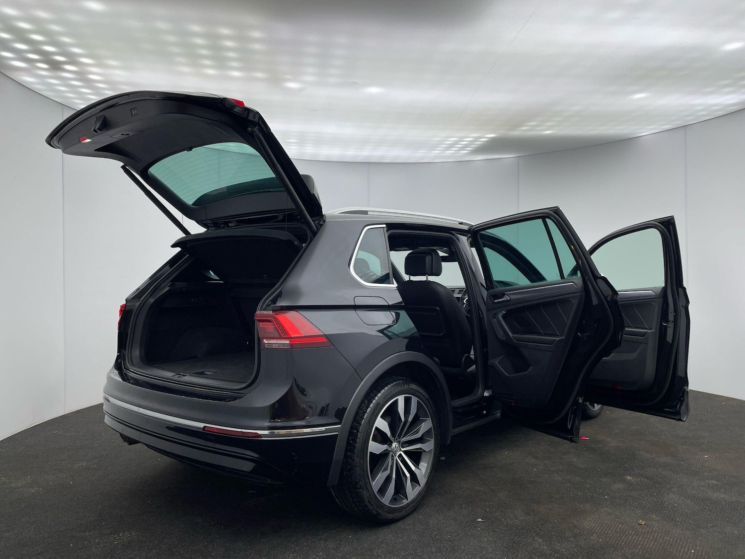 Used Volkswagen Tiguan 2019 for sale - 77230220: Photo 12