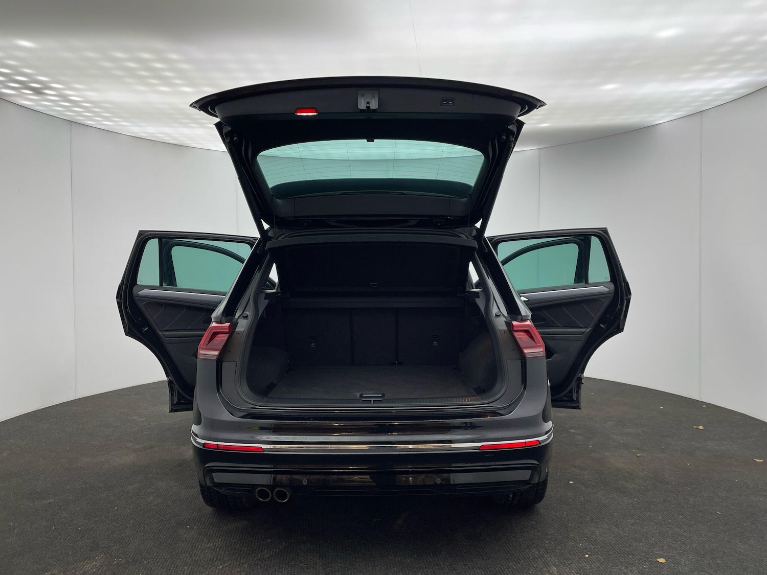 Used Volkswagen Tiguan 2019 for sale - 77230220: Photo 32