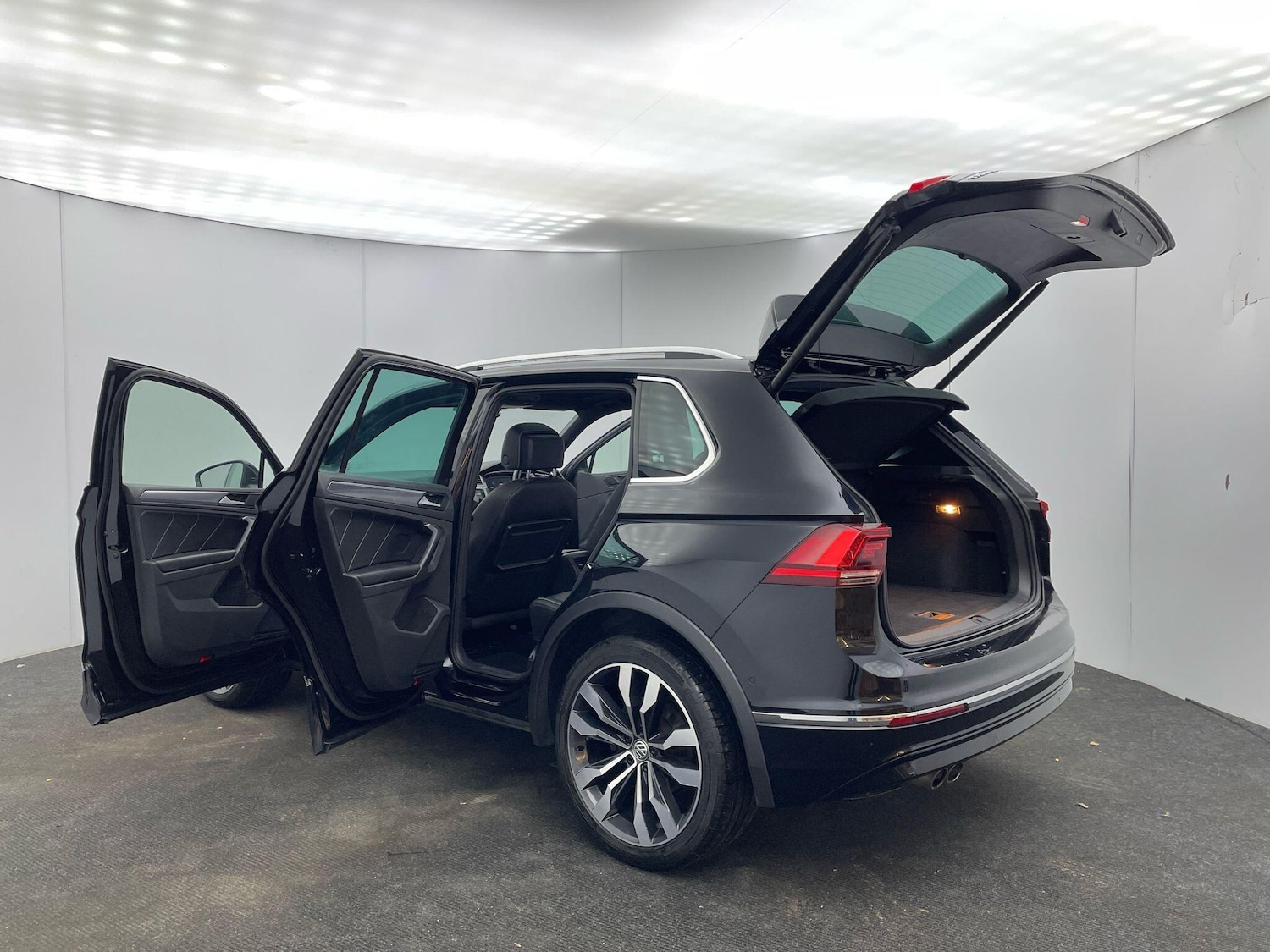 Used Volkswagen Tiguan 2019 for sale - 77230220: Photo 7