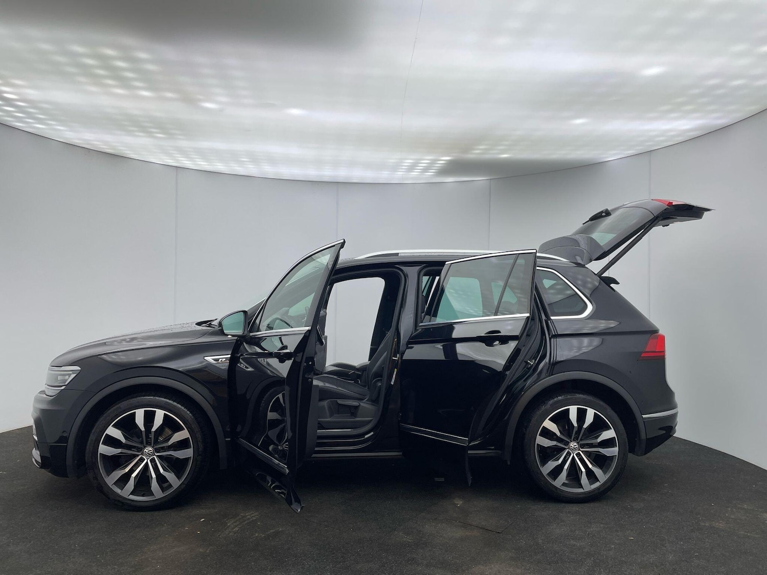 Used Volkswagen Tiguan 2019 for sale - 77230220: Photo 8