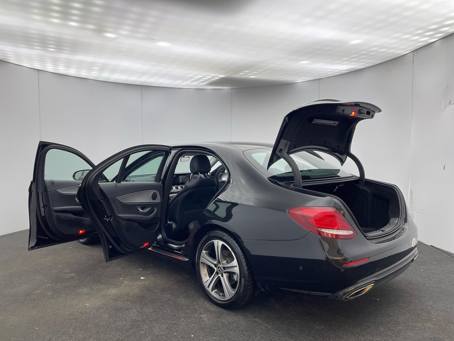 Used Mercedes-Benz E Class 2018 for sale - 77108937: Photo 34