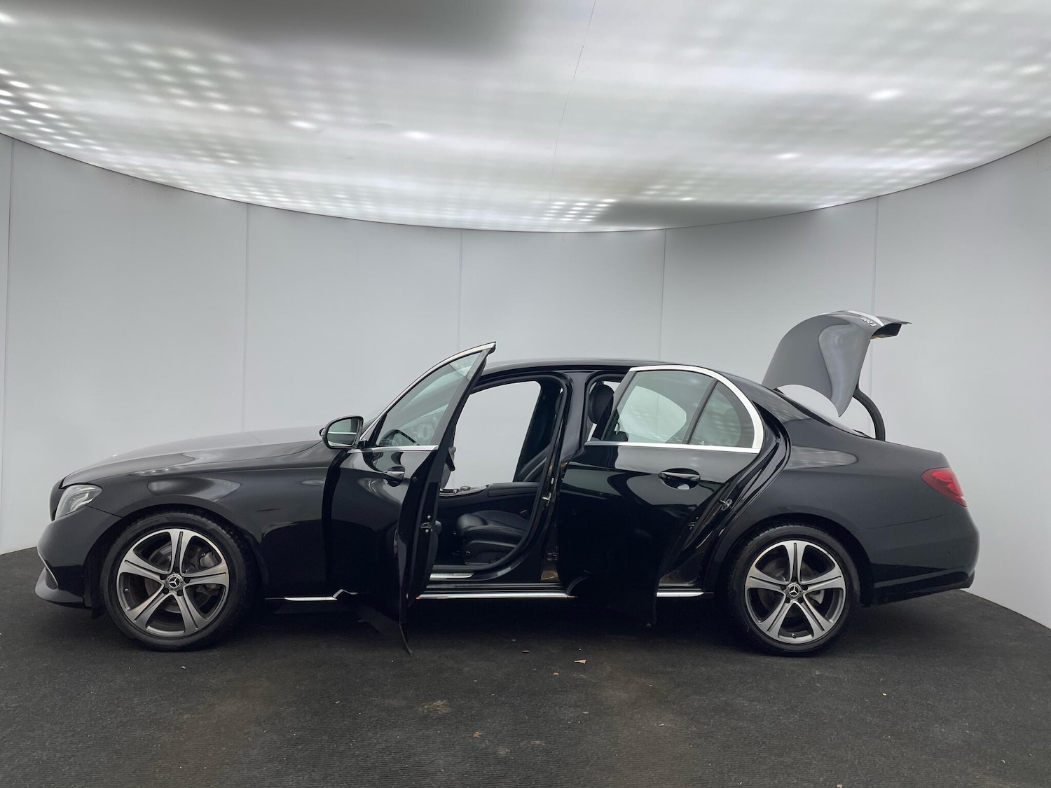 Used Mercedes-Benz E Class 2018 for sale - 77108937: Photo 35