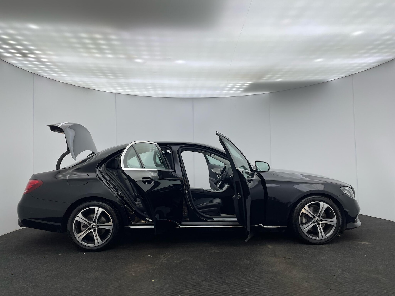 Used Mercedes-Benz E Class 2018 for sale - 77108937: Photo 39