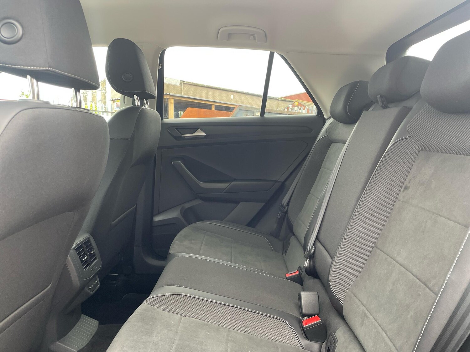 Used Volkswagen T-Roc 2023 for sale - 77468226: Photo 14