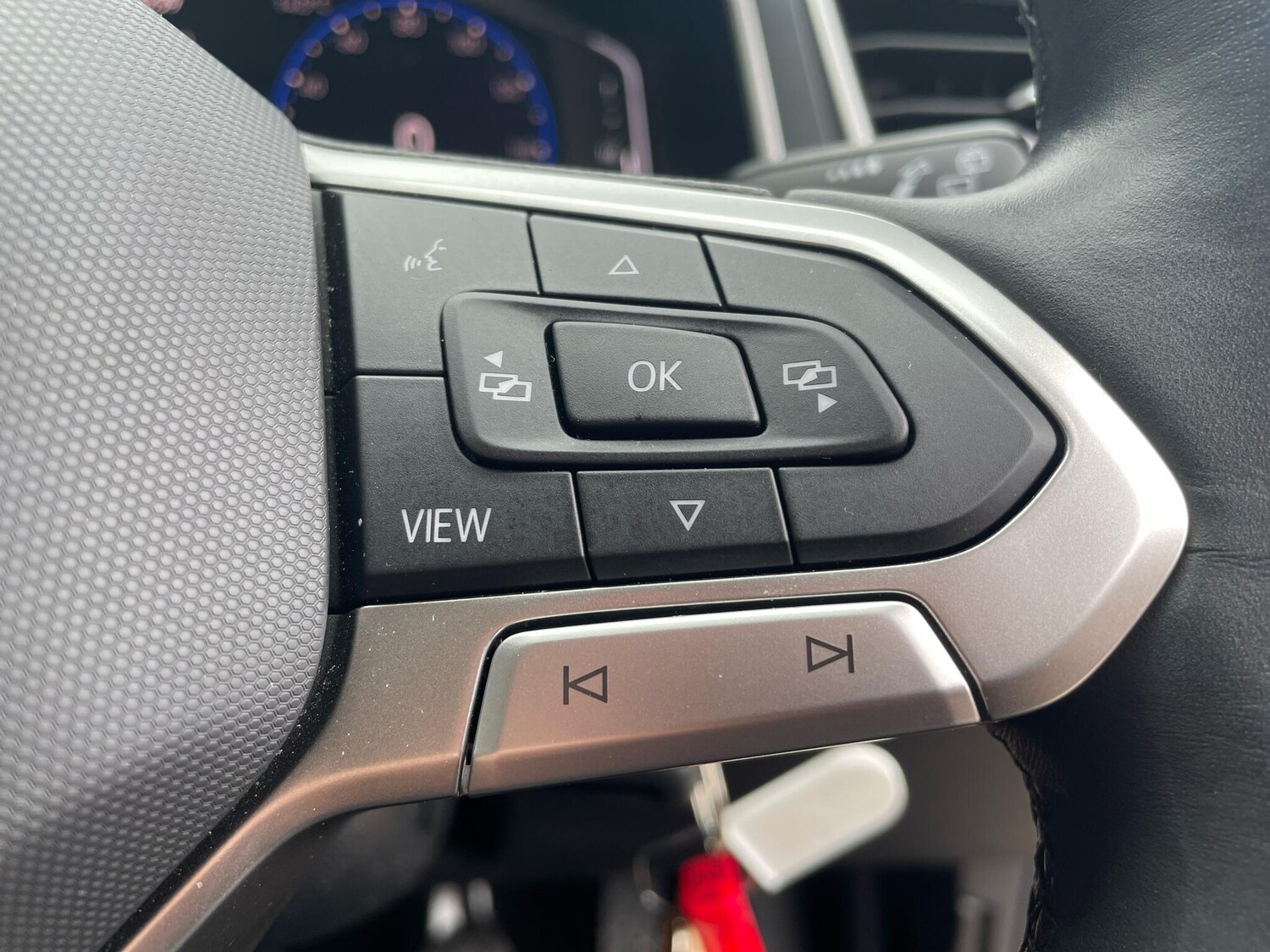 Used Volkswagen T-Roc 2023 for sale - 77468226: Photo 25