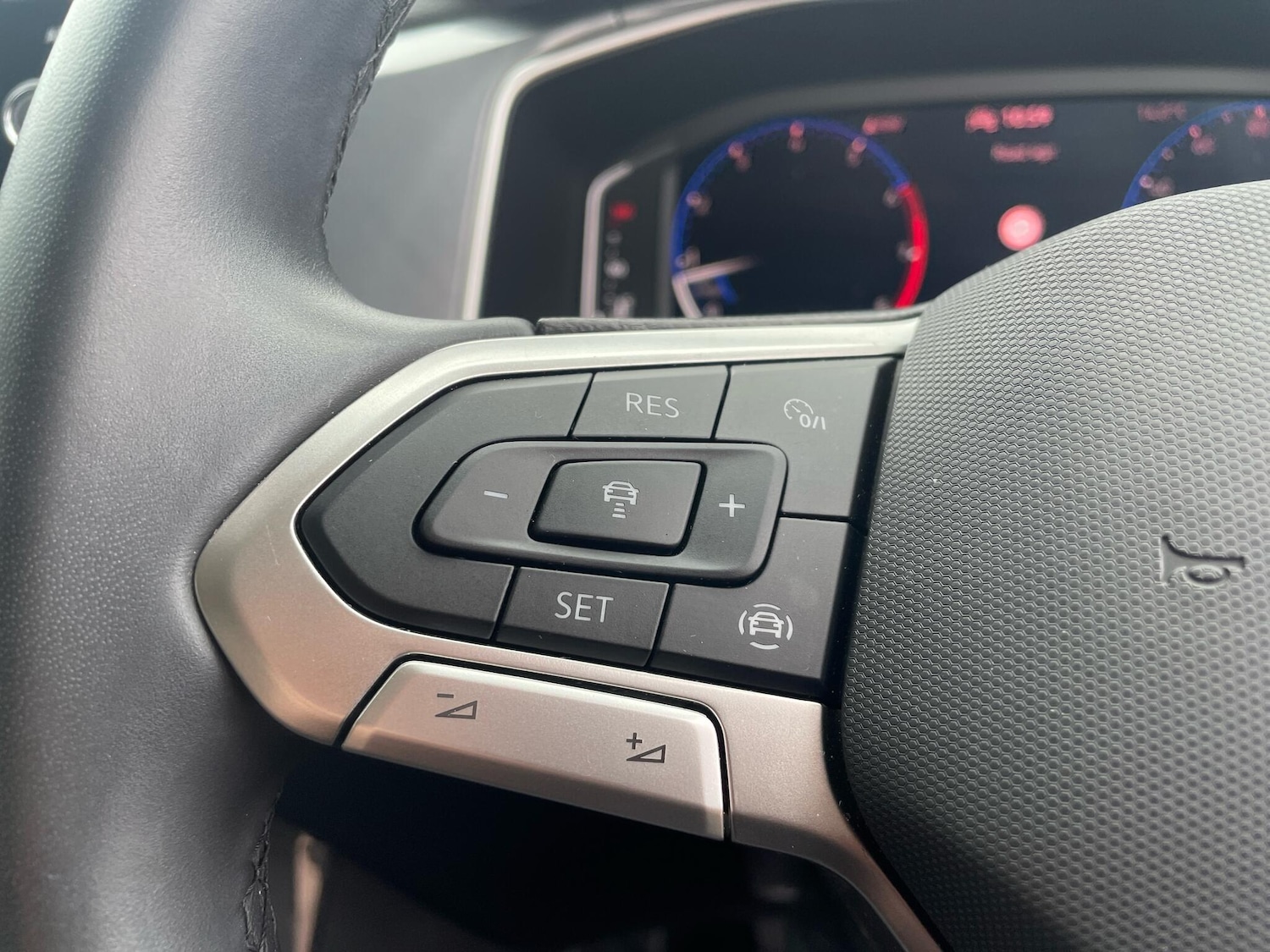 Used Volkswagen T-Roc 2023 for sale - 77468226: Photo 26