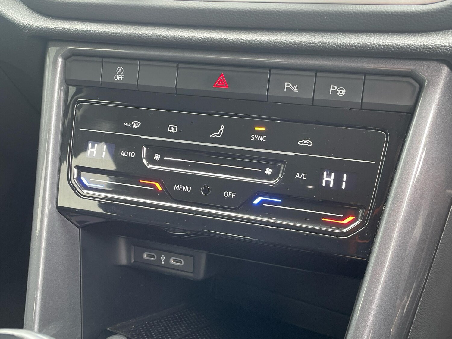 Used Volkswagen T-Roc 2023 for sale - 77468226: Photo 30