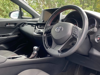 Used Toyota C-HR 2023 for sale - 78621272: Photo