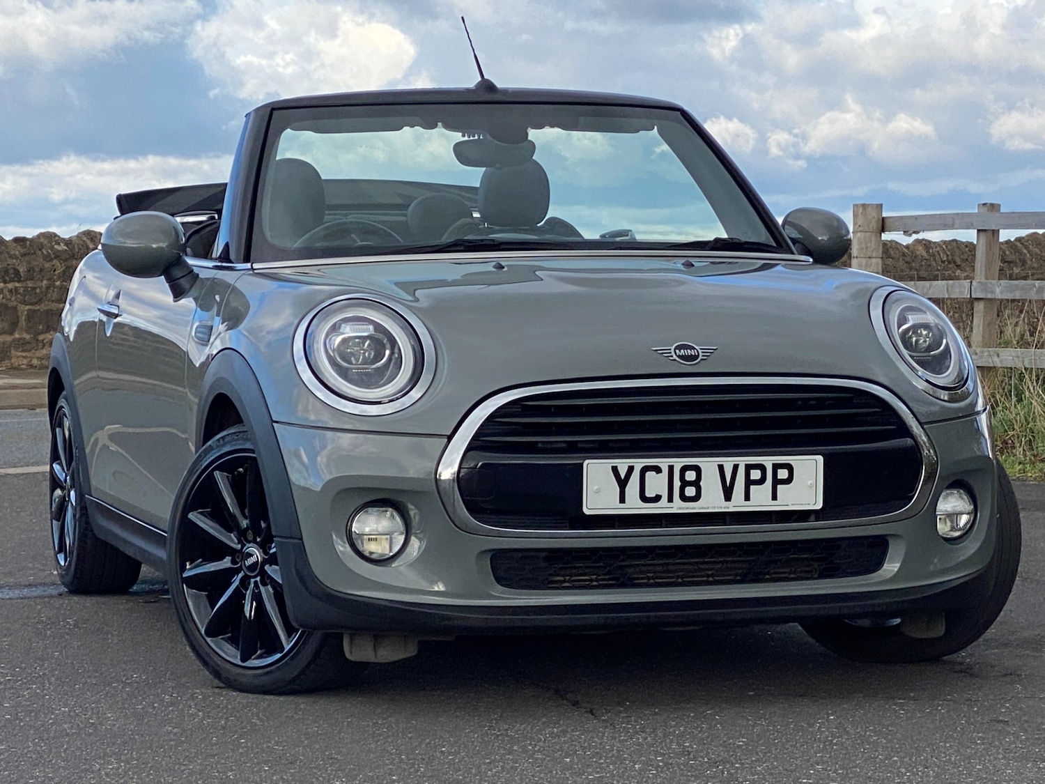 Used MINI Convertible 2018 for sale - 76358372: Photo 1