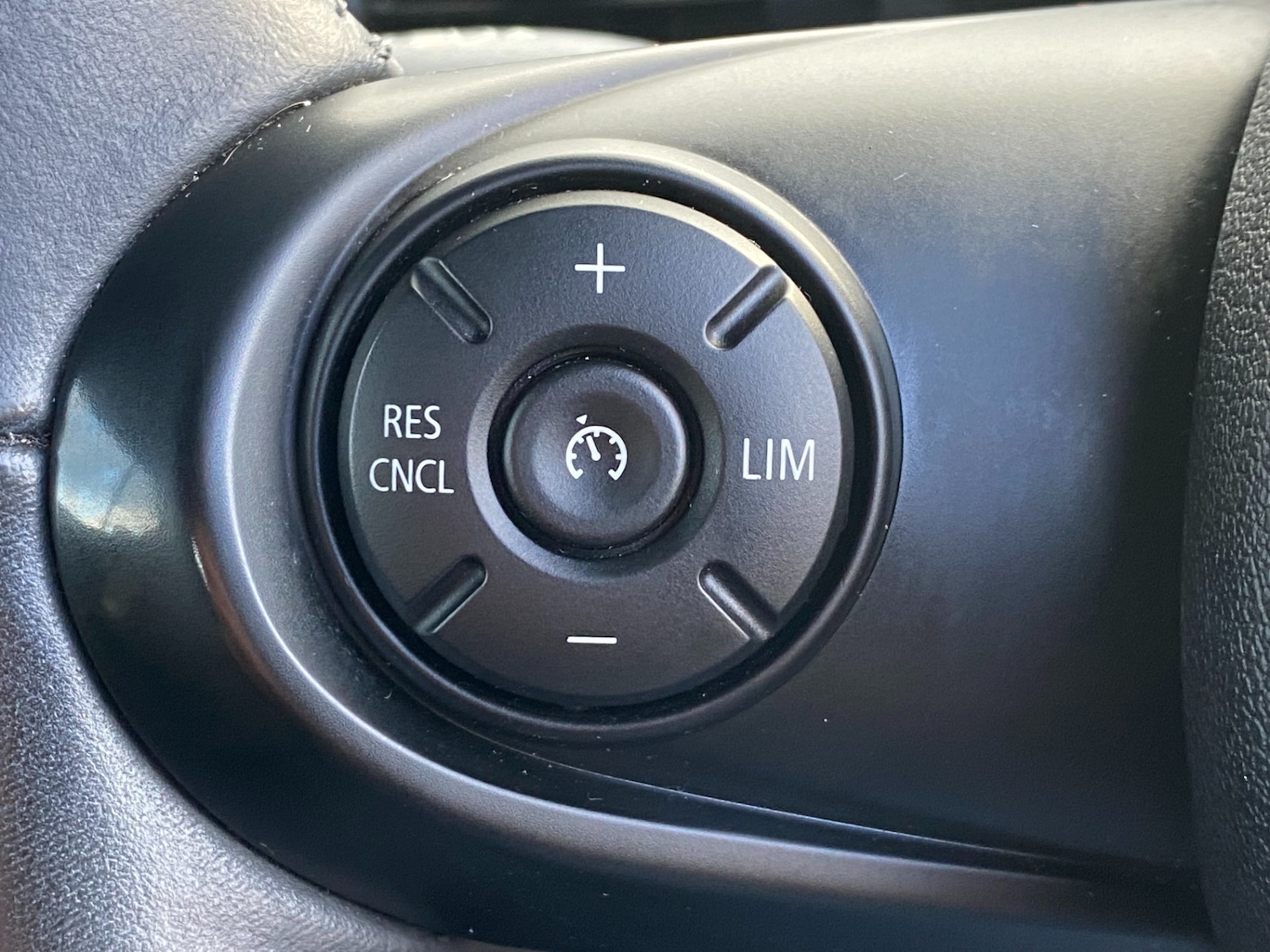 Used MINI Convertible 2018 for sale - 76358372: Photo 28