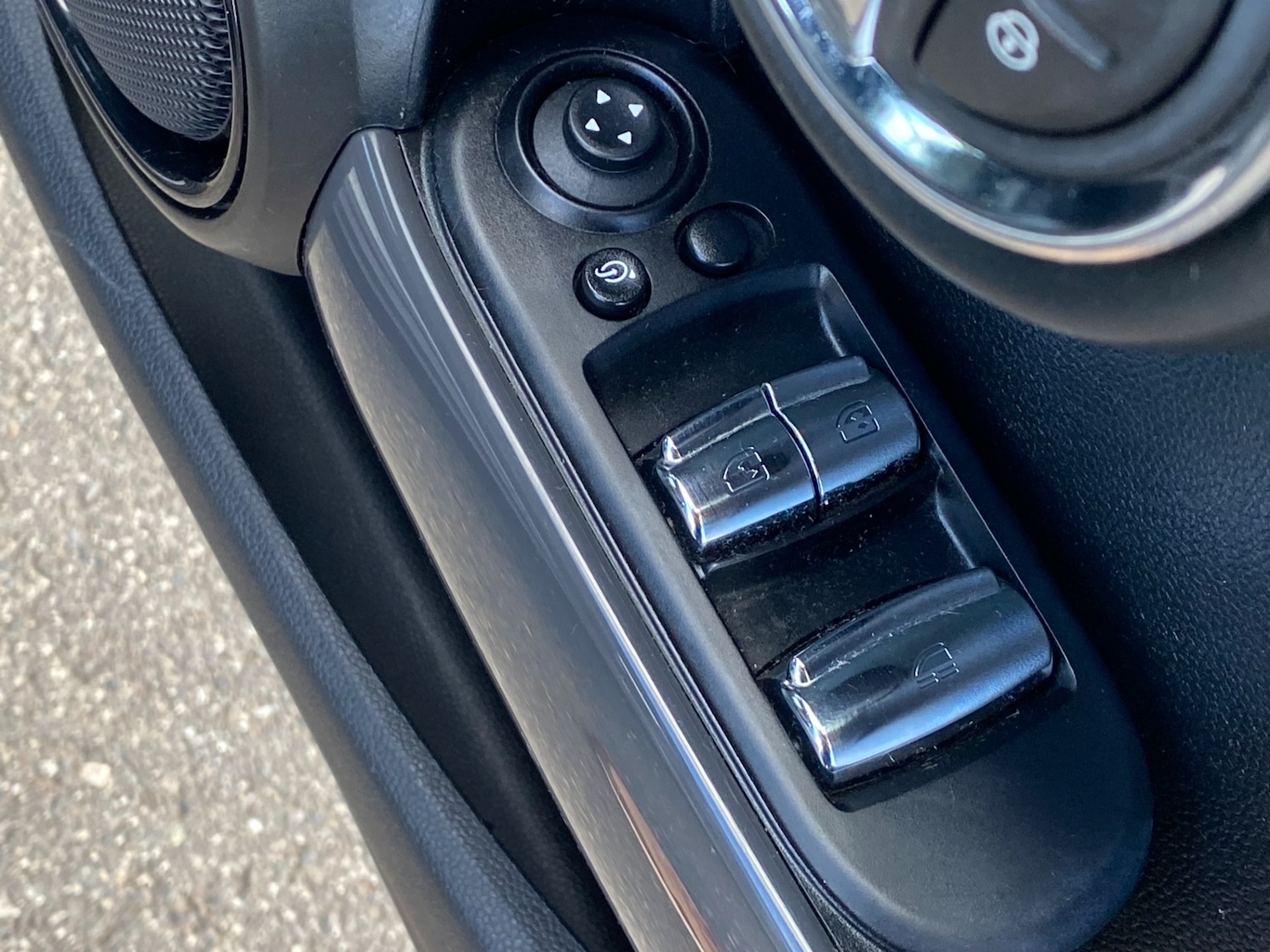 Used MINI Convertible 2018 for sale - 76358372: Photo 41