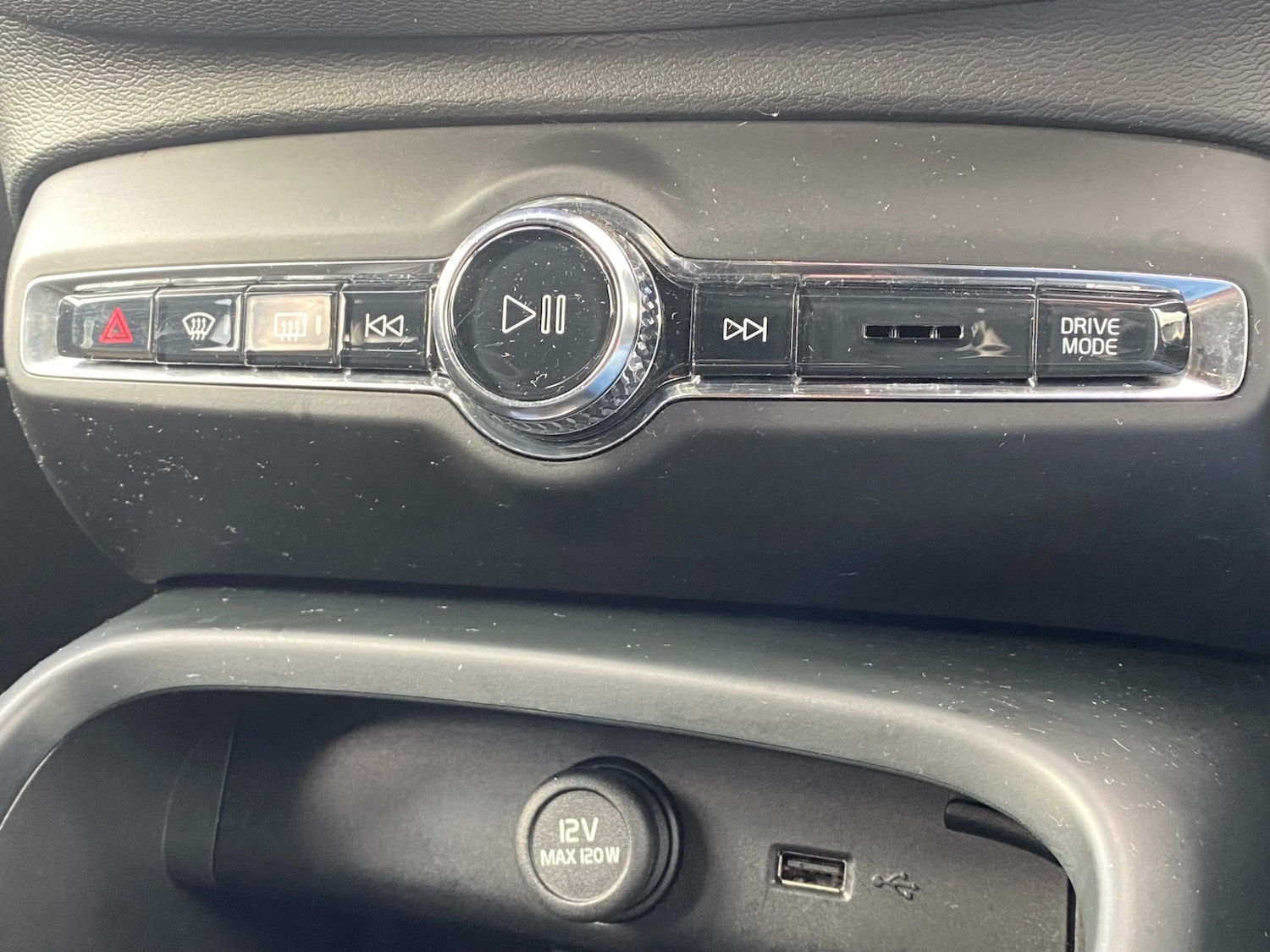 Used Volvo XC40 2021 for sale - 76911514: Photo 23