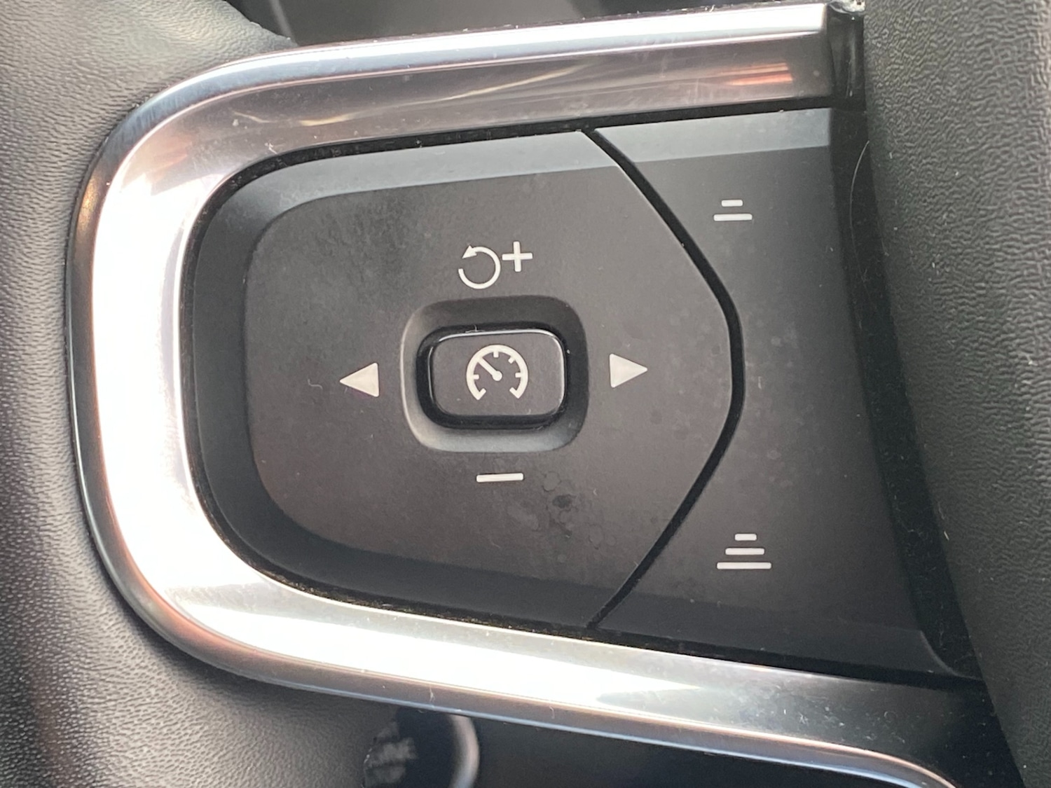 Used Volvo XC40 2021 for sale - 76911514: Photo 24