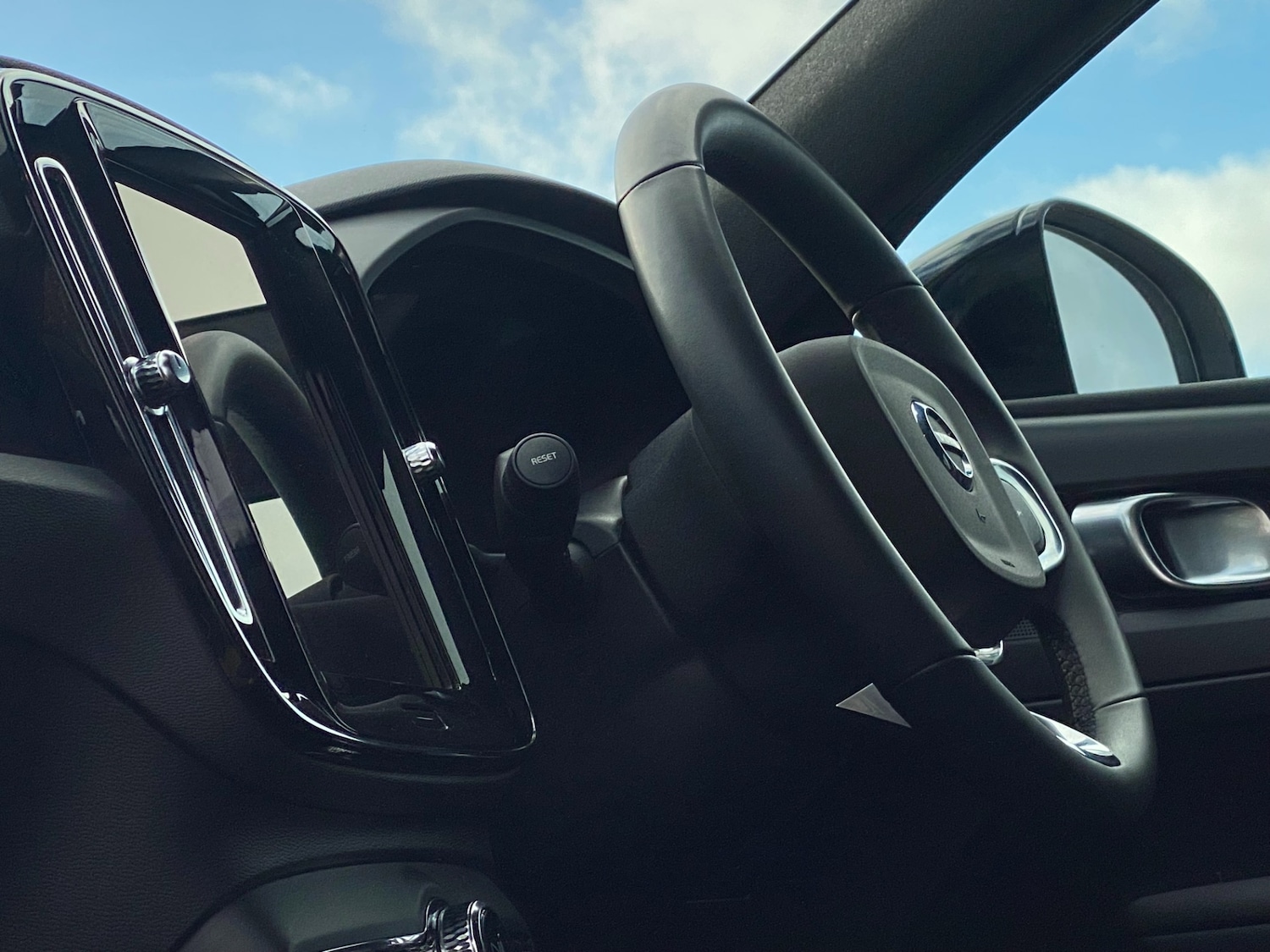 Used Volvo XC40 2021 for sale - 76911514: Photo 32