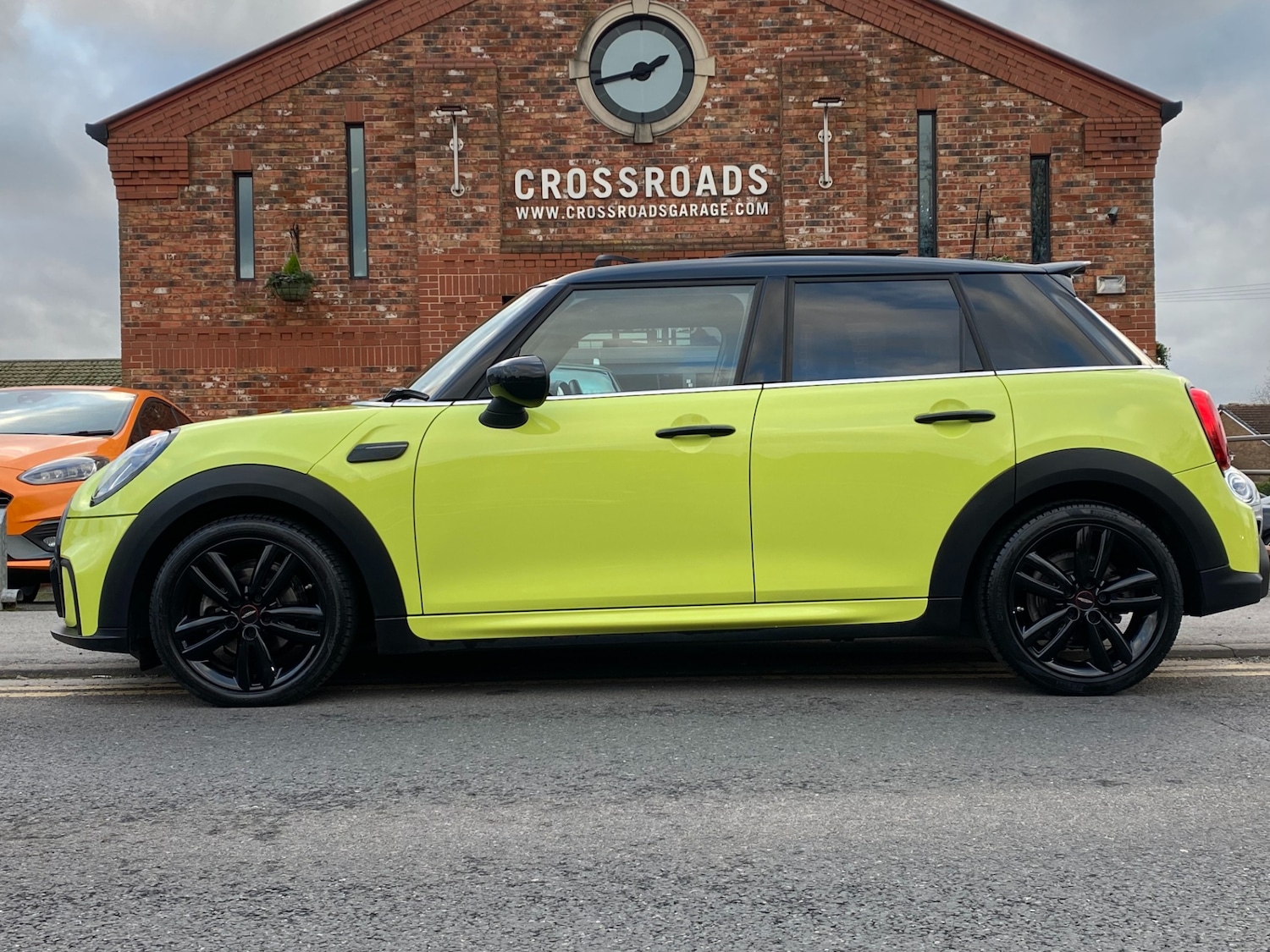 Used MINI Hatch 2022 for sale - 76933056: Photo 2