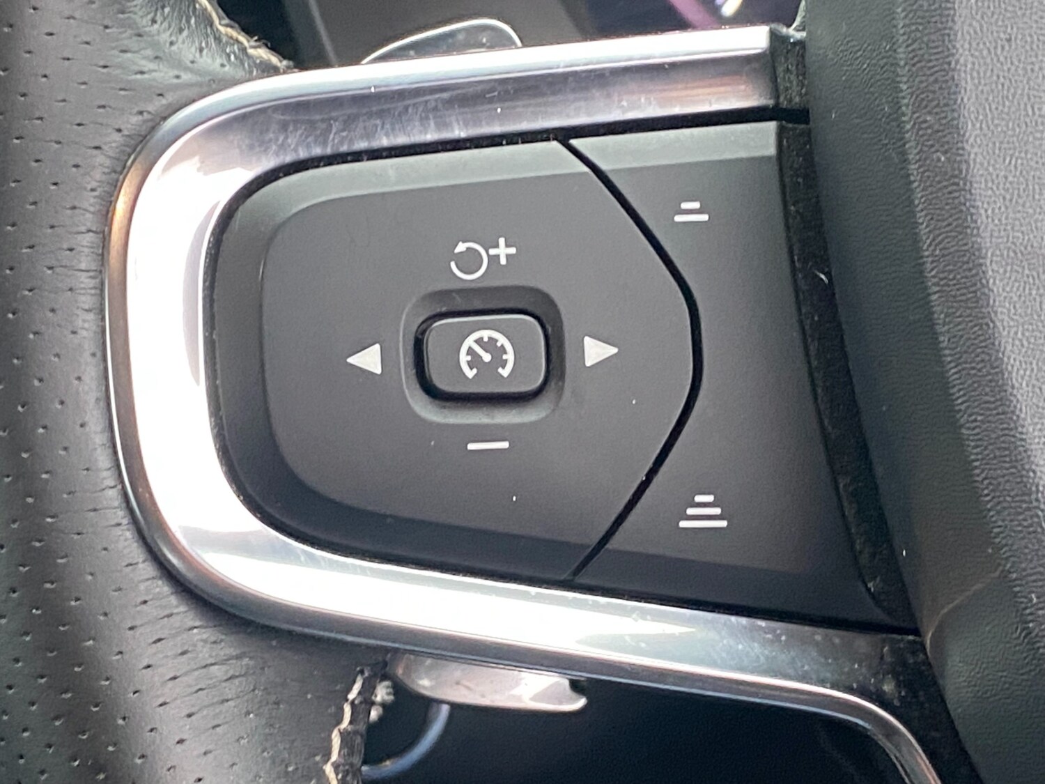 Used Volvo XC40 2019 for sale - 77306375: Photo 24