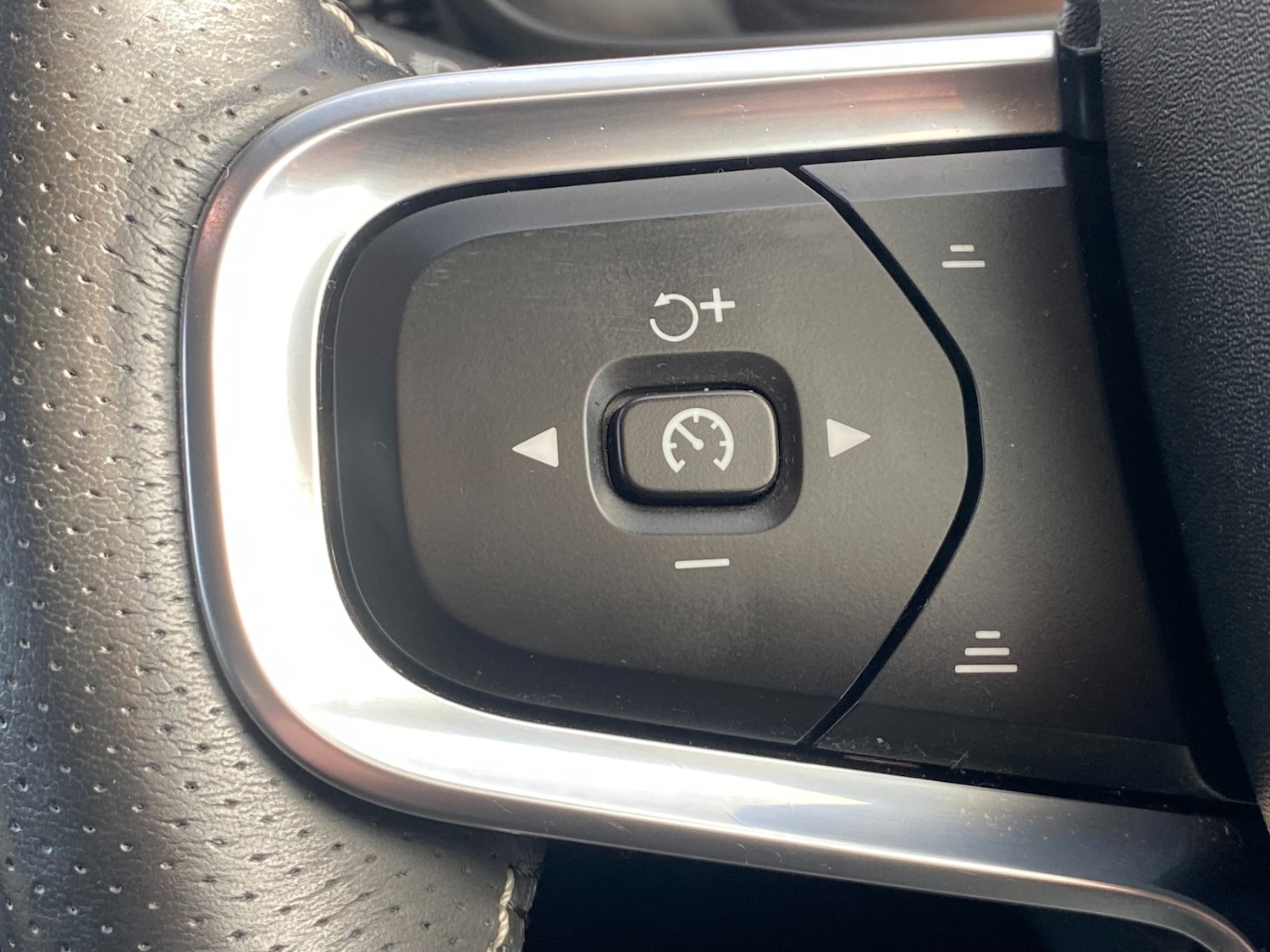 Used Volvo XC40 2020 for sale - 77548643: Photo 29