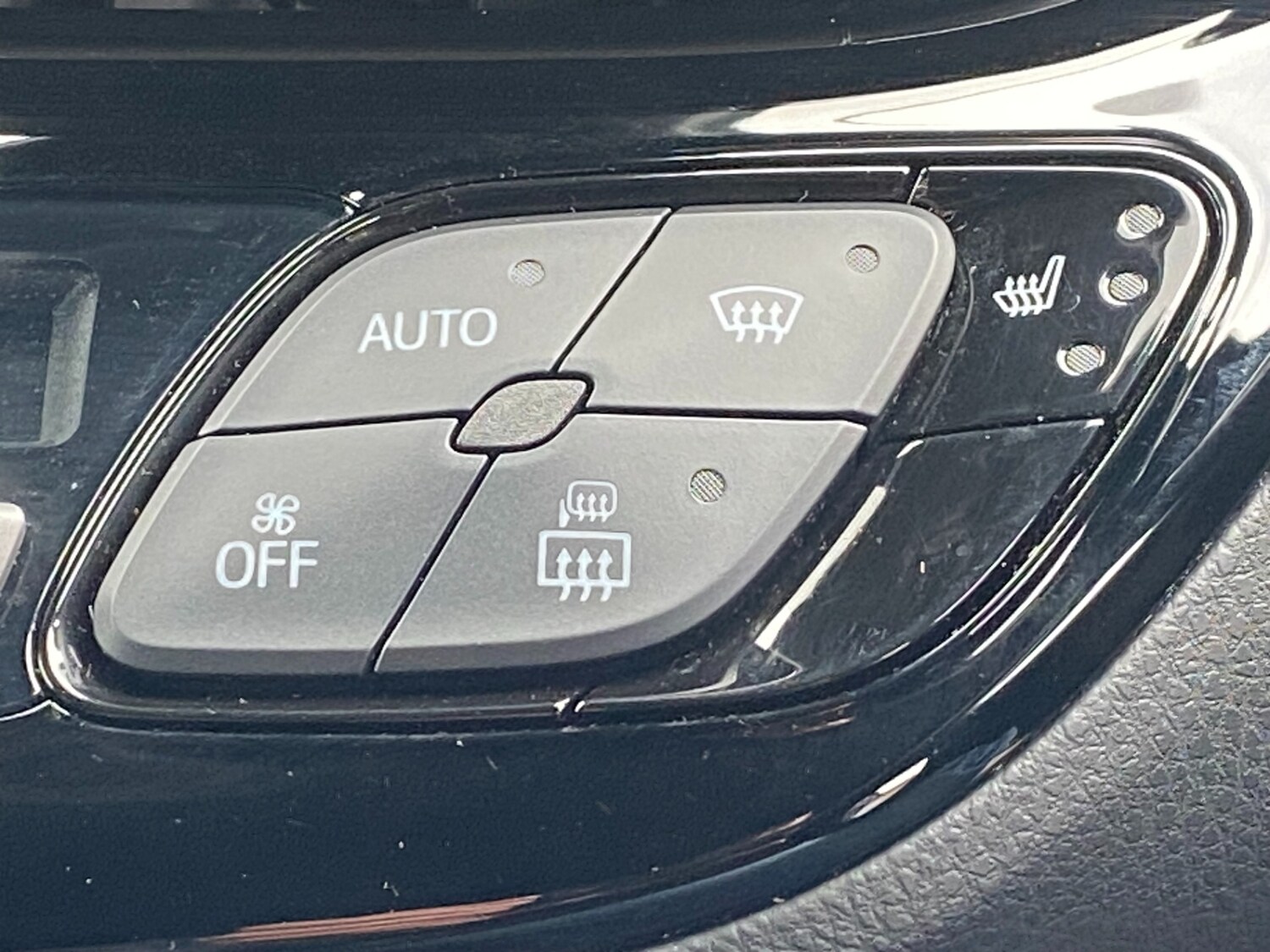 Used Toyota C-HR 2020 for sale - 77641745: Photo 25