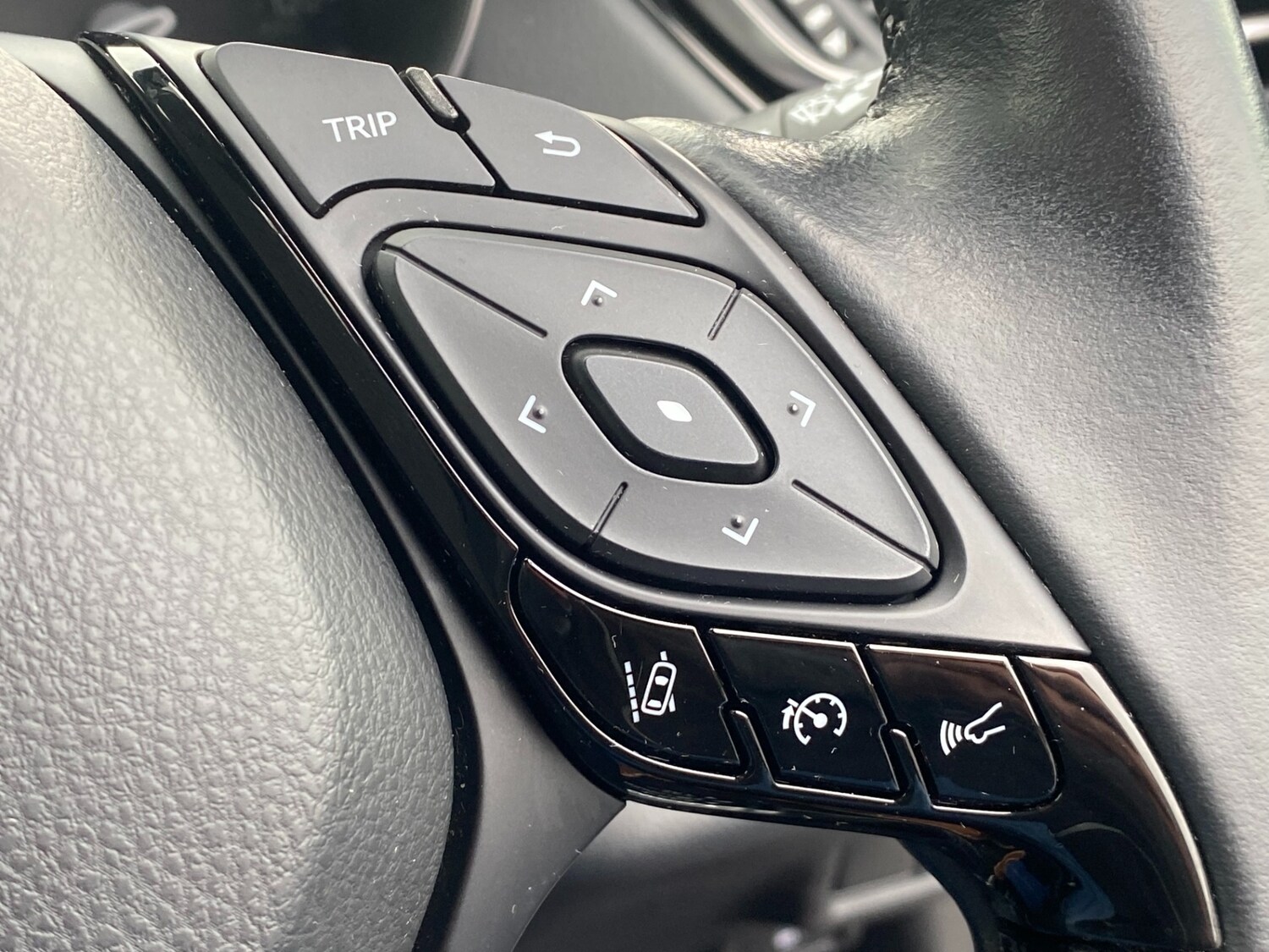 Used Toyota C-HR 2020 for sale - 77641745: Photo 28