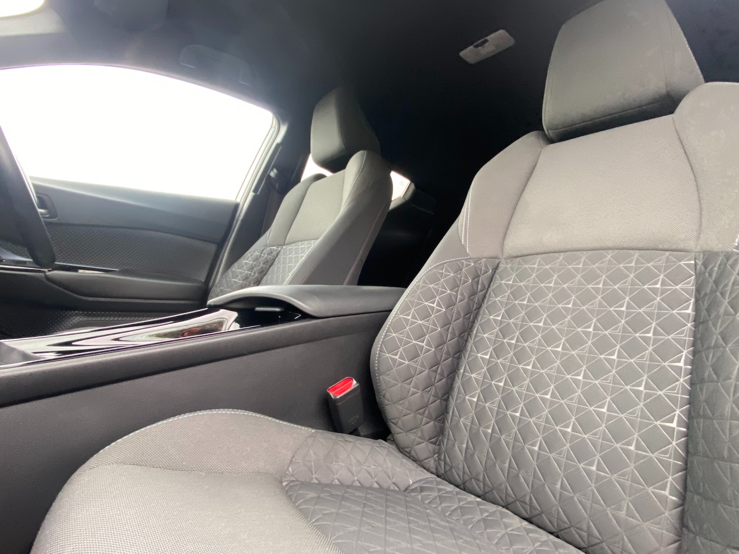 Used Toyota C-HR 2020 for sale - 77641745: Photo 5