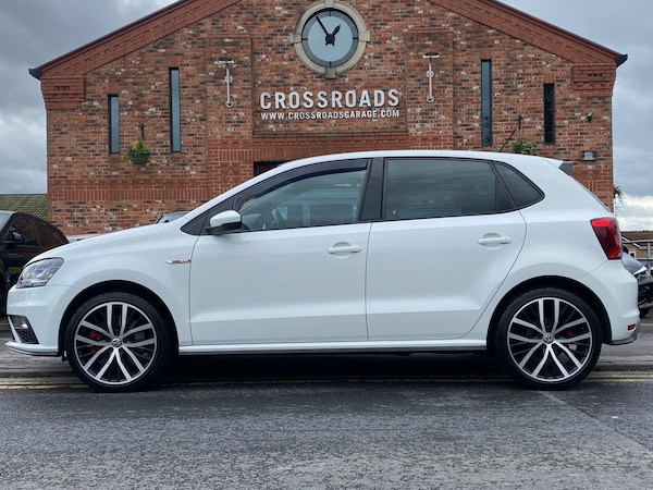 Used Volkswagen Polo 2015 for sale - 76336023: Photo 2