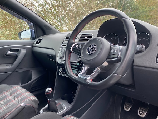 Used Volkswagen Polo 2015 for sale - 76336023: Photo 4