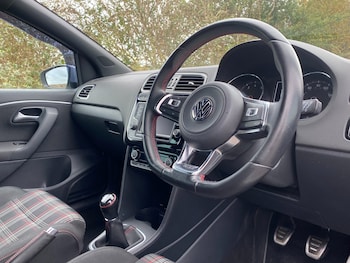 Used Volkswagen Polo 2015 for sale - 76336023: Photo 4