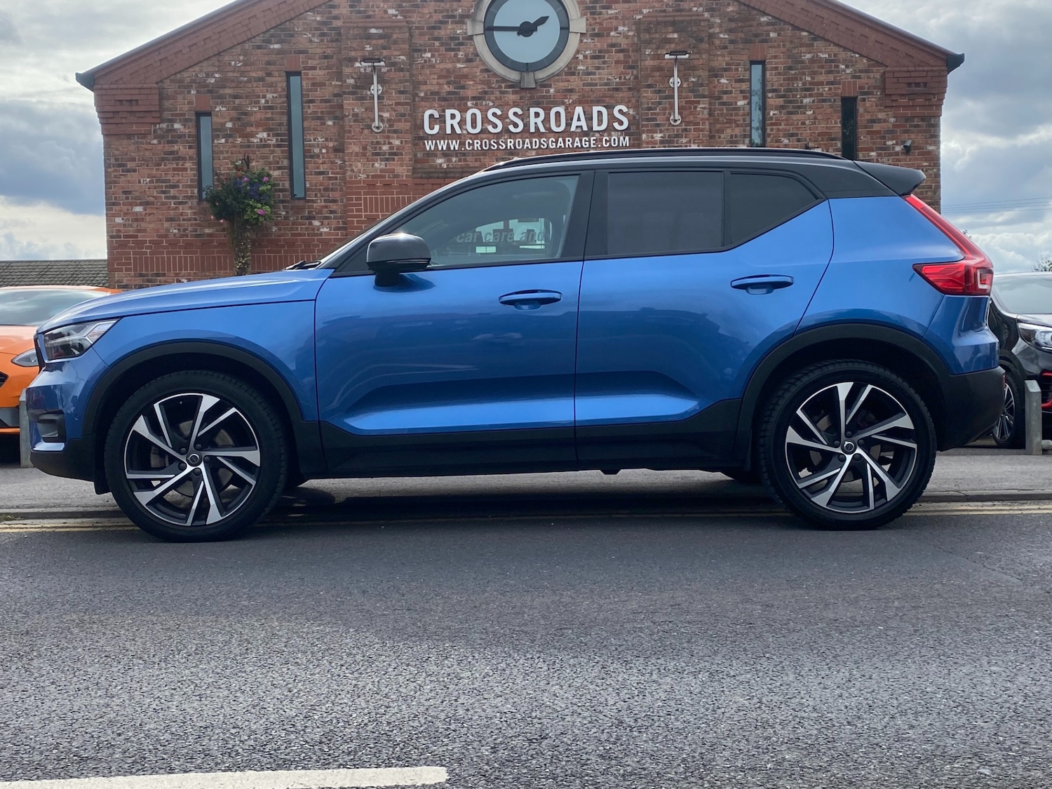 Used Volvo XC40 2020 for sale - 76107631: Photo 2