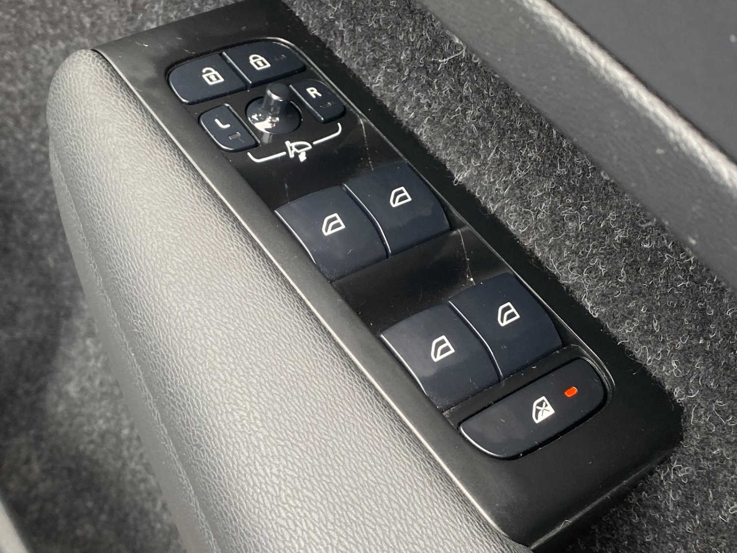Used Volvo XC40 2020 for sale - 76107631: Photo 46